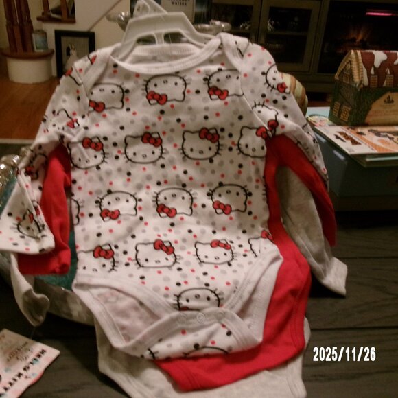 NEW LOT OF 3 Hello Kitty 6 Month Baby Girl RED One Piece Romper ONSIES Snap $30 - Picture 4 of 4